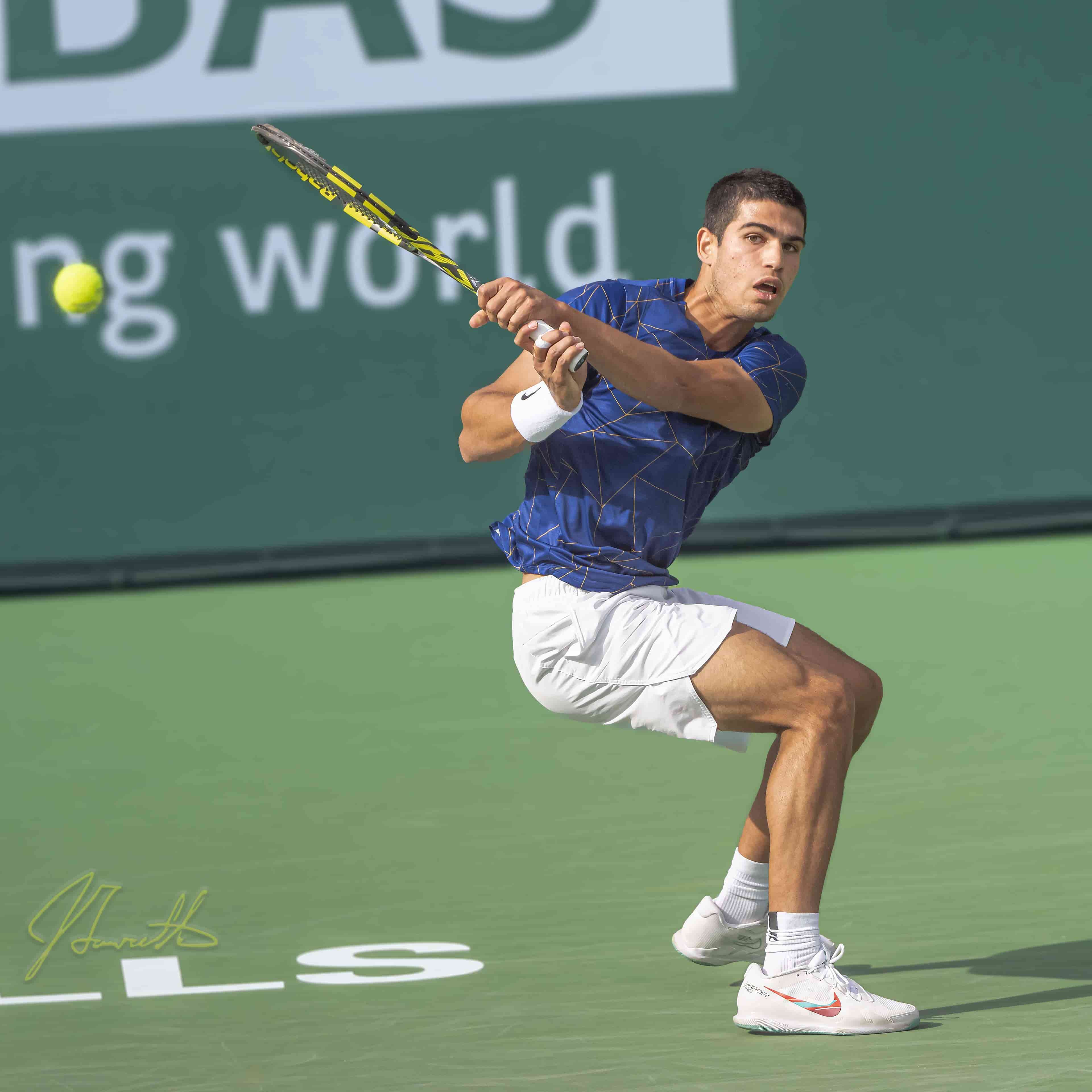 Mantiene Carlos Alcaraz nivel en torneo Queen's