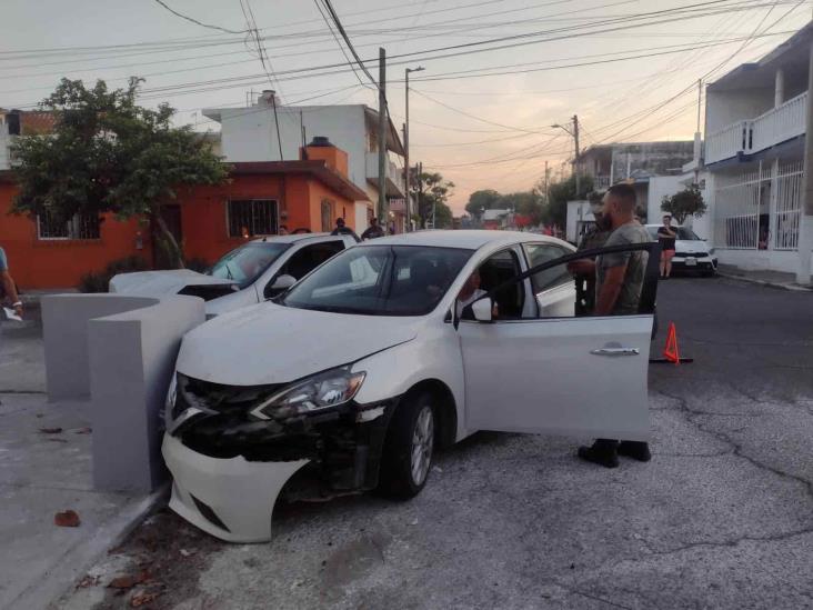 Violento choque en calles de la 21 de Abril en Veracruz