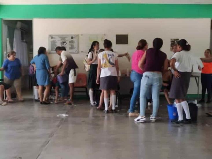 Por ola de calor, se desmayan estudiantes de secundaria de Soledad de Doblado