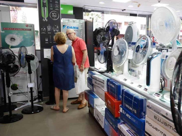 Por ola de calor, sube venta de ventiladores y aires acondicionados en Xalapa