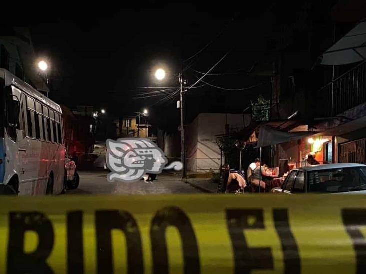 Atacan a balazos a hombre en colonia de Xalapa