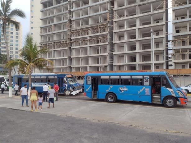 Chocan autobuses en Boca del Río