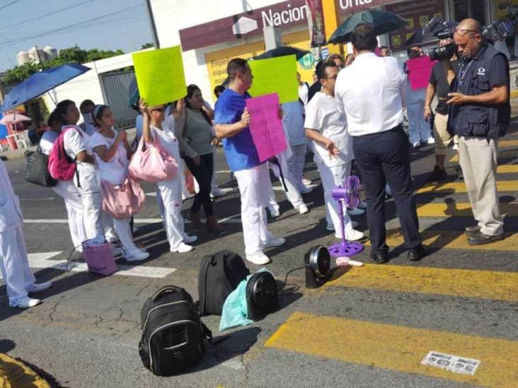 Con bloqueo, urgen climas en Hospital IMSS de Veracruz