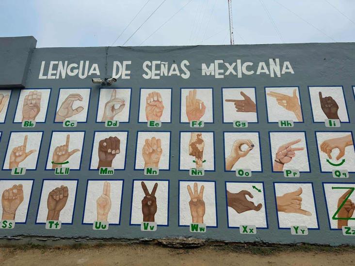 Inaugura UV mural inclusivo de Lengua de Señas en Minatitlán