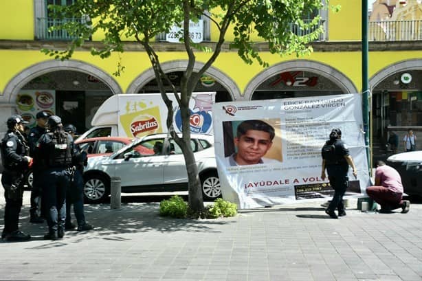Familiares de Erick Raymundo acuden a gobierno para exigir apoyo en la localización del estudiante en Veracruz