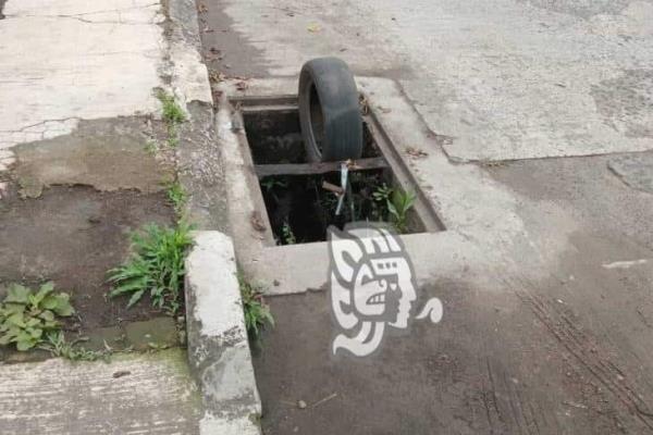 Registro abierto causa foco de infección en colonia de Xalapa