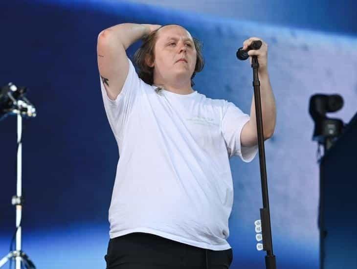 Fans de Lewis Capaldi le ayudan a cantar Someone you loved en Glastonbury