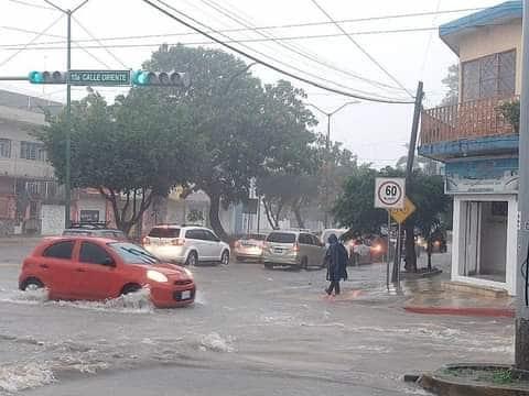 ¡Lluvias en Tuxtla Gutiérrez dejan un desaparecido y vehículos bajo el agua! (+Video)
