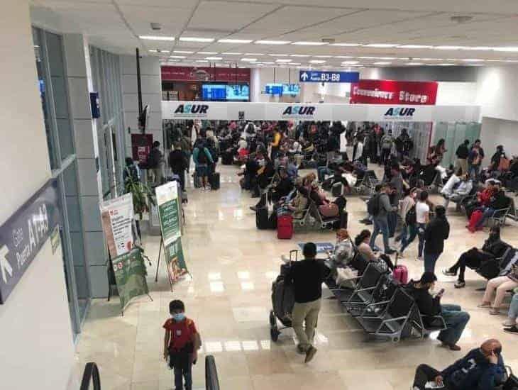 Cae rayo a avión y quedan varados más de 100 pasajeros en aeropuerto de Veracruz