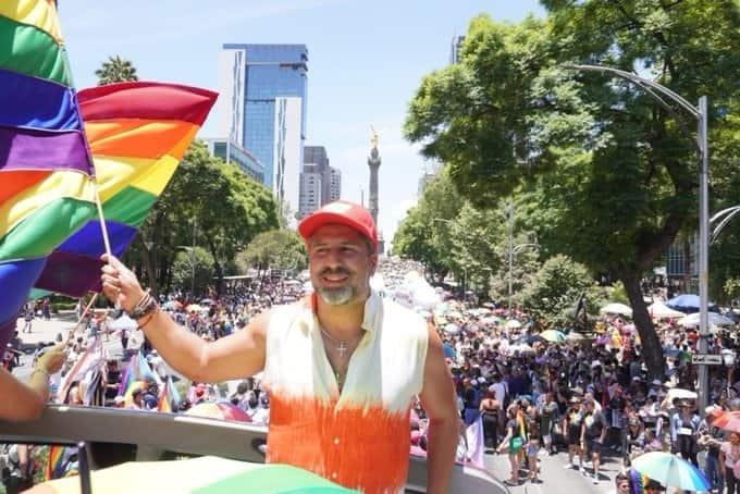 CDMX se pinta de colores con marcha LGBTIQ+