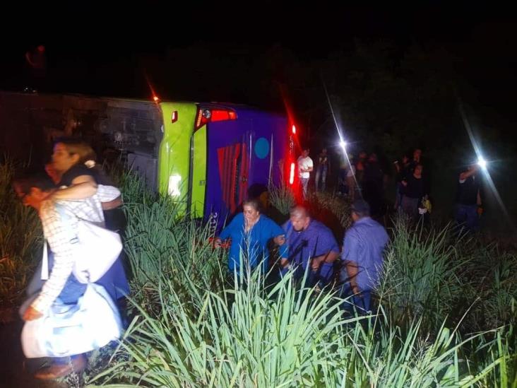 Volcadura de camión Kolors dejar 15 heridos en la Cosoleacaque – La Tinaja
