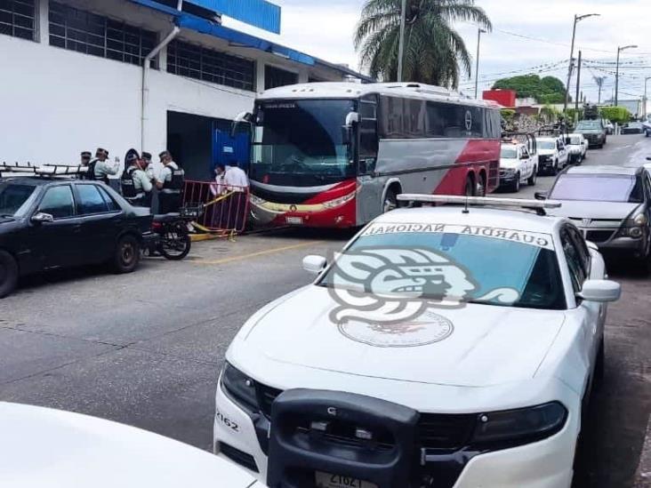 Aseguran a 125 migrantes en la autopista Córdoba- Puebla; detienen a chofer (+Video)