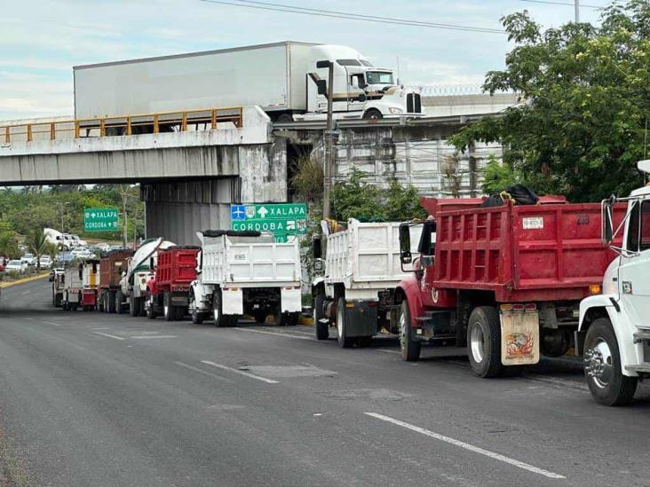 Se manifiestan transportistas de AMOTAC frente a las instalaciones de la Guardia Nacional en Veracruz (+Video)