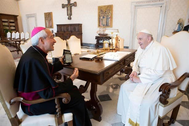 El Arzobispo de Xalapa visita al Papa Francisco en El Vaticano