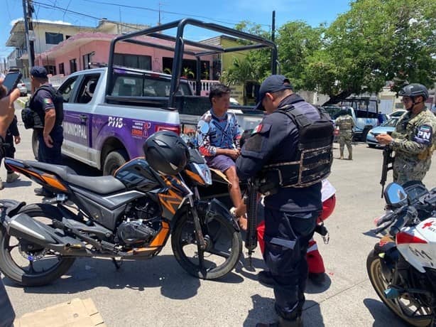 Motociclista se impacta contra automóvil en la colonia Ortiz Rubio, en Veracruz