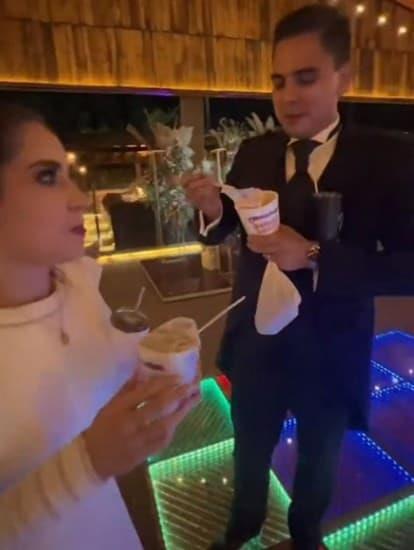 Novios reparten sopas Maruchan en su boda y se hacen virales (+Video)
