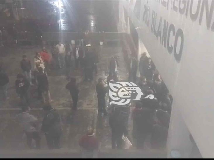 Noche de terror en Hospital de Río Blanco; turba intenta linchar a menor por robo