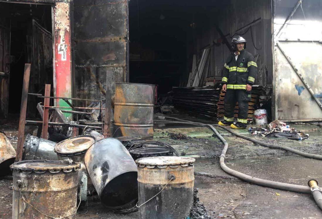 Se incendia taller en la colonia Pocitos y Rivera, en Veracruz | VIDEO
