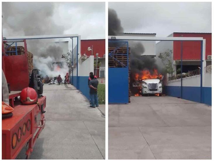 Arde camión de Lala en Veracruz
