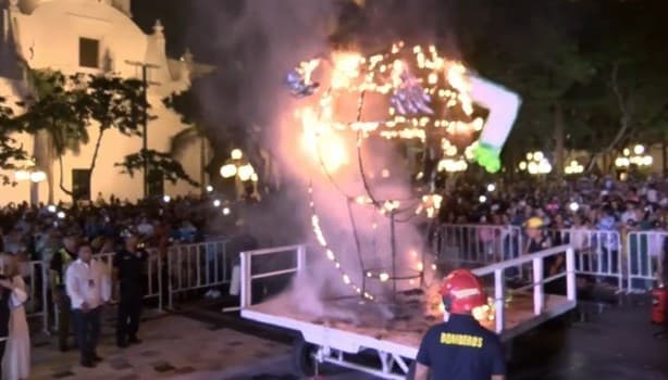 Arde “La inflación” en la Quema del Mal Humor en Carnaval de Veracruz 2023