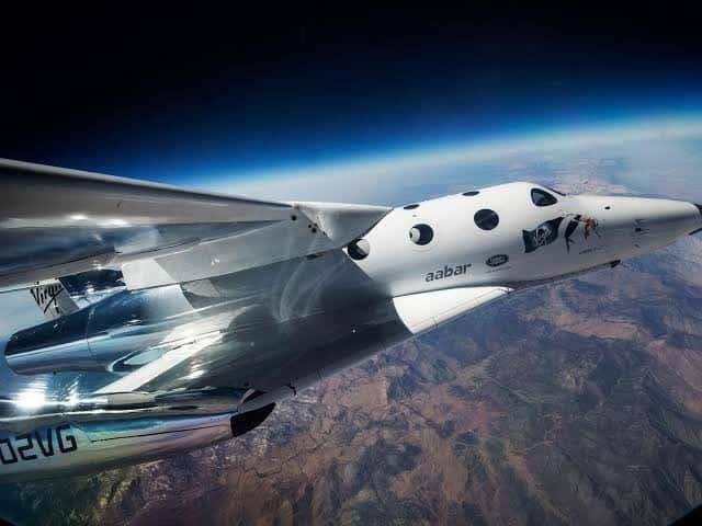Millonarios viajan por primera vez al espacio a bordo del Virgin Galactic