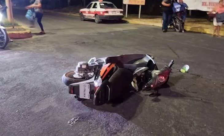 En Misantla, mujer resulta lesionada en accidente de motocicletas; conductor huye 