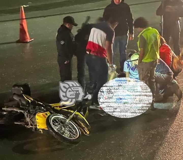 Motociclista es atropellado por auto en Camerino Z. Mendoza