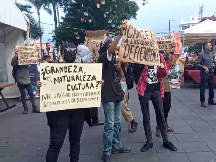 Irrumpen en Festival del Café; exigen no represión a lucha de cafetaleros (+Video)