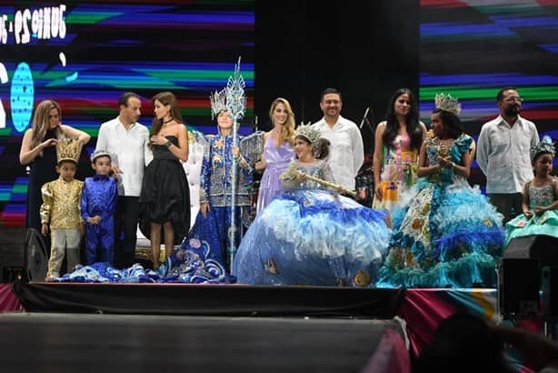 Coronan a Daniela y Pato Veloz como los reyes infantiles del Carnaval de Veracruz 2023