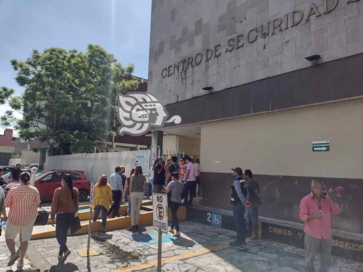 Desalojan oficinas del IMSS Orizaba por fuerte olor a gas (+Video)