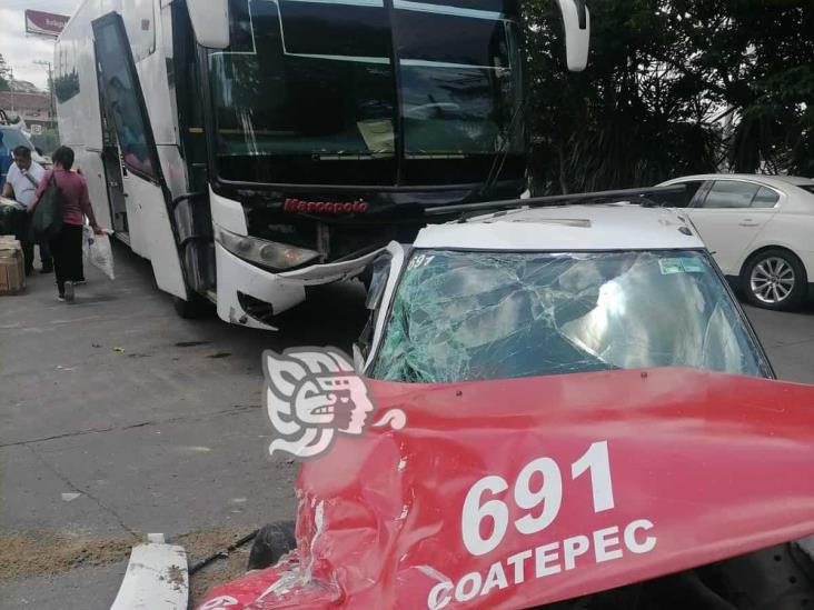 Se registra accidente múltiple en carretera de Coatepec; no hay lesionados