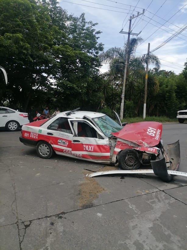 Se registra accidente múltiple en carretera de Coatepec; no hay lesionados