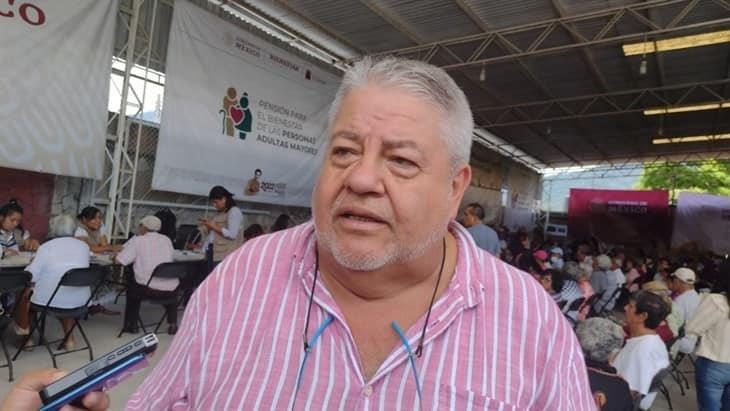 Familiares despojan de apoyos a adultos mayores, señala Manuel Huerta