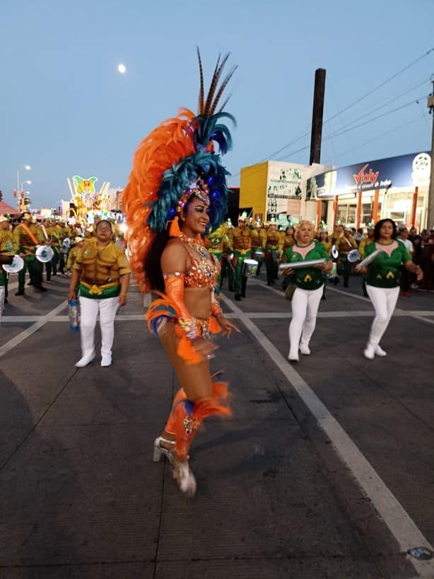 Inicia primer desfile del Carnaval de Veracruz 2023; este será el orden de los carros alegóricos | VIDEO