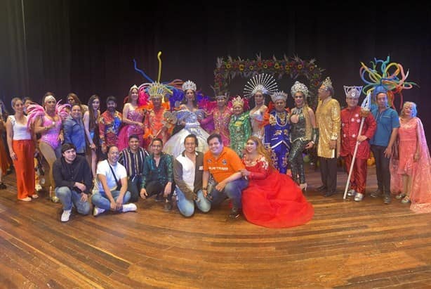 Comunidad LGBTIQ+ Jarochos corona a su corte real del Carnaval