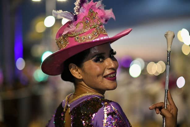 Con poca afluencia, inicia el tercer desfile del Carnaval de Veracruz 2023 | VIDEO
