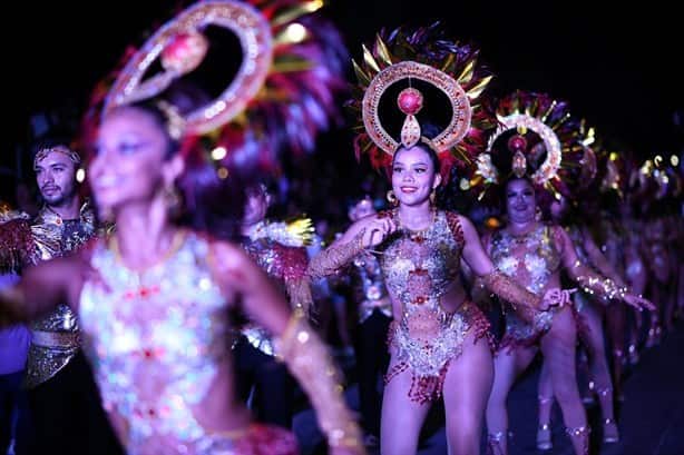 Con poca afluencia, inicia el tercer desfile del Carnaval de Veracruz 2023 | VIDEO