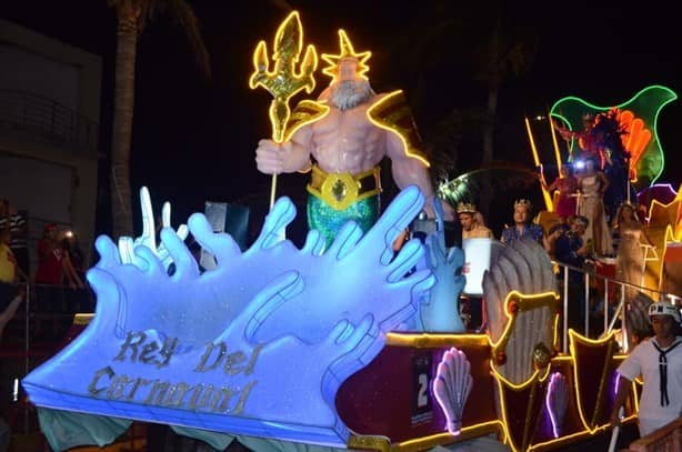 Con gradas casi vacías, inicia último desfile del Carnaval de Veracruz 2023 | VIDEO