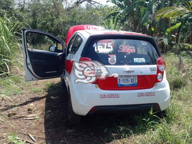 En Ixtaczoquitlán, encuentran taxi robado en Orizaba