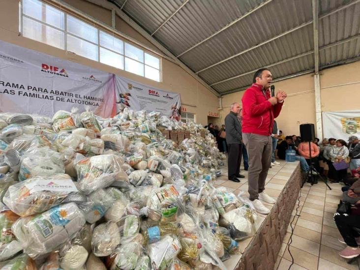 Entregan más de 40 mil despensas en Altotonga para abatir pobreza alimentaria