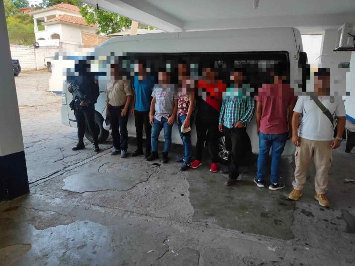 Aseguran a más de 60 migrantes en zona centro de Veracruz