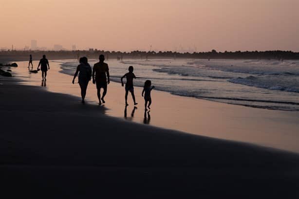 Mar desaparece playas en Veracruz; el agua gana terreno