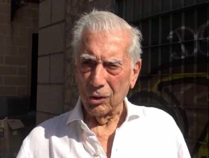 Mario Vargas Llosa sale de hospital en Madrid
