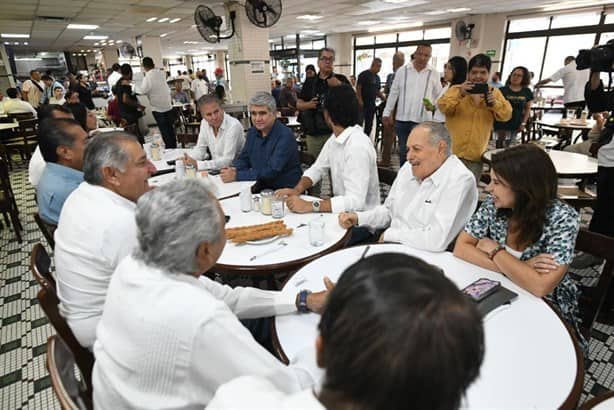 En Veracruz, Adán Augusto López se reúne con representantes de medios de comunicación