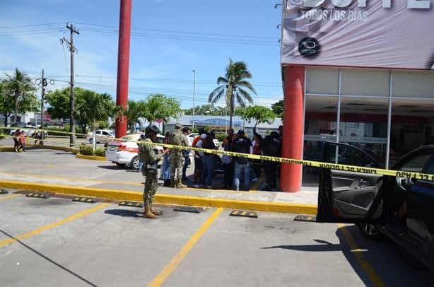 Muere persona en plaza Los Corales en Veracruz