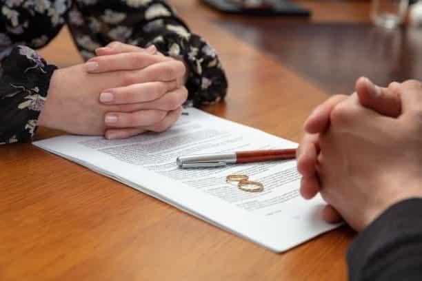 ¿Qué es un divorcio judicial y cuáles son los requisitos?