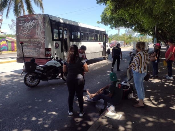 Motociclista es atropellado por camión urbano en calles de Veracruz