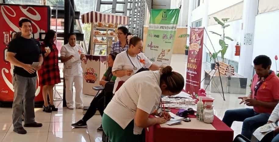Realiza IMSS Veracruz Norte Jornada de Salud Chequeo PrevenIMSS en Unidad de Género del DIF Estatal