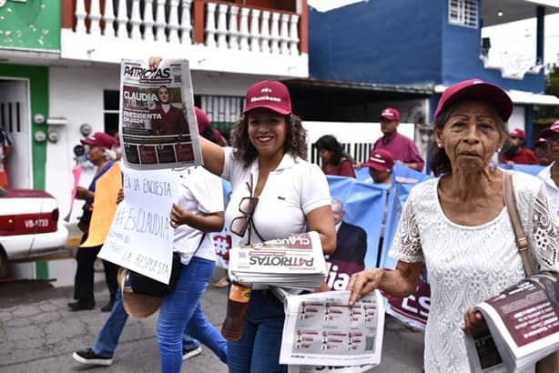 Realizan caminata por la celebración de los 9 años de Morena en Veracruz | VIDEO