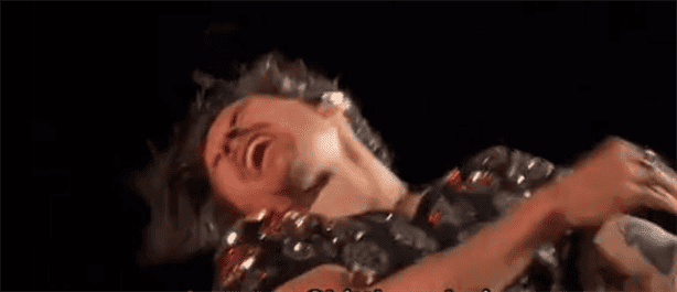 Fan golpea a Harry Styles en el ojo en pleno concierto (+Video)